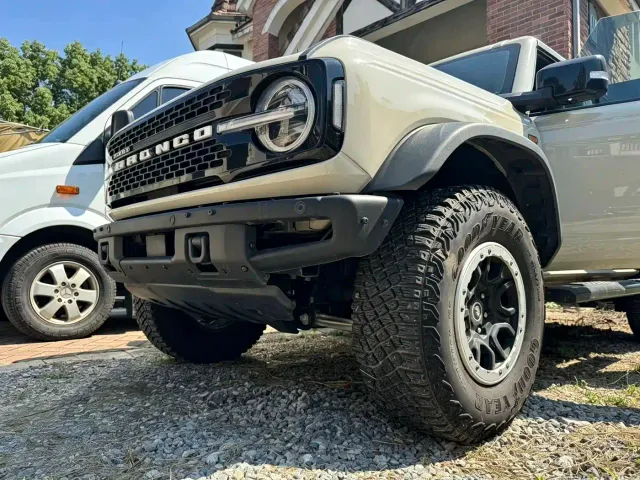 Ford Bronco — Фото автомобиля 3