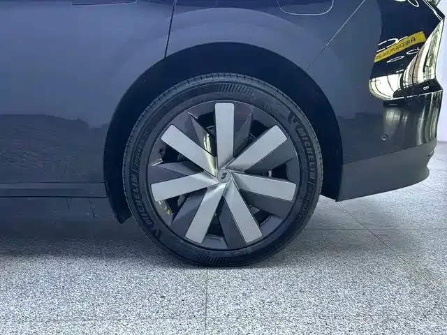 Li Auto i6 — Фото автомобиля 11