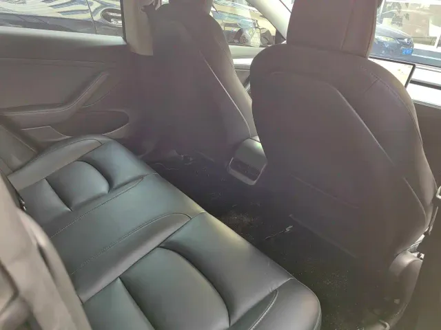 Tesla Model 3 — Фото автомобиля 8