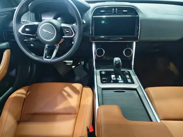 Jaguar XEL — Фото автомобиля 8