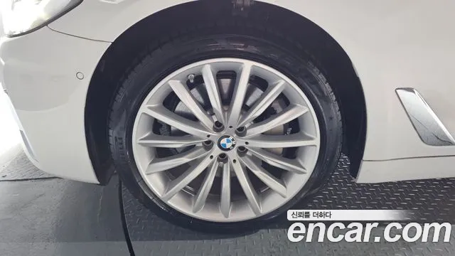BMW 5-Series 5 серия (G30) 530i xDrive Luxury — Фото автомобиля 5