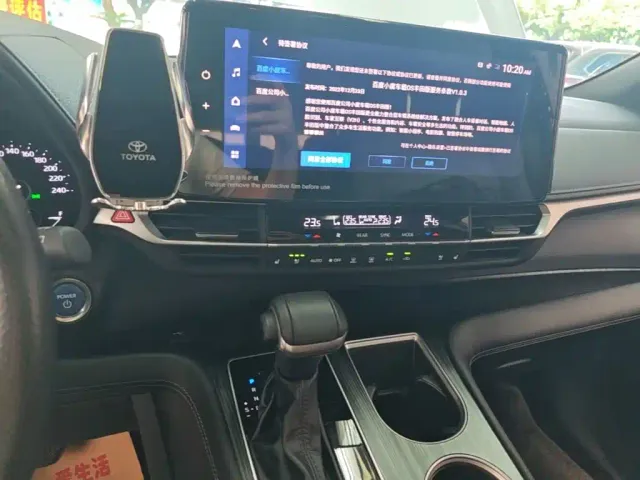 Toyota Sienna — Фото автомобиля 12