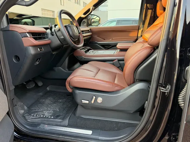 Lincoln Navigator — Фото автомобиля 4