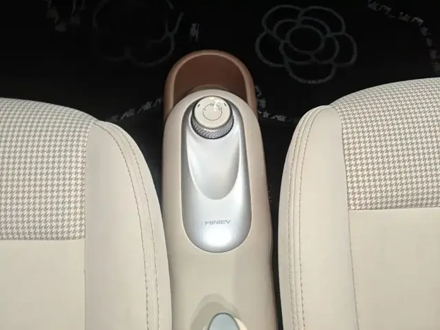 Wuling Hongguang Mini EV — Фото автомобиля 13