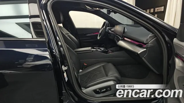BMW i5 G60 — Фото автомобиля 17
