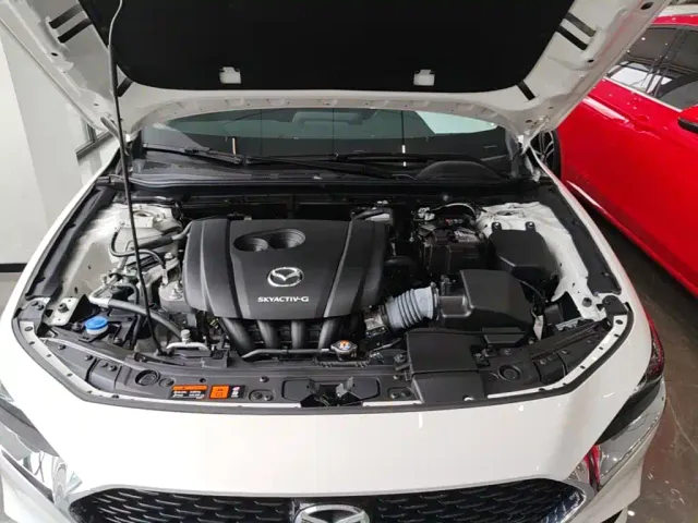 Mazda Axela — Фото автомобиля 19