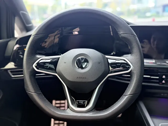 Volkswagen Golf — Фото автомобиля 19