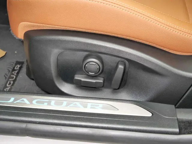 Jaguar XEL — Фото автомобиля 12