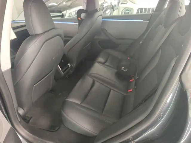 Tesla Model 3 — Фото автомобиля 16