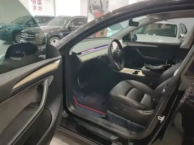 Tesla Model Y — Фото автомобиля 4
