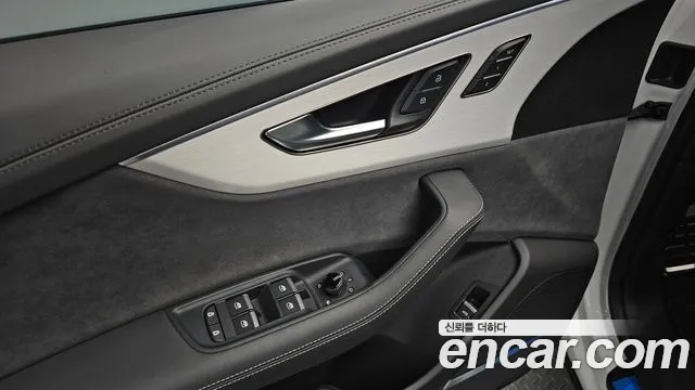 Audi Q8 55 TFSI quattro Premium — Фото автомобиля 28