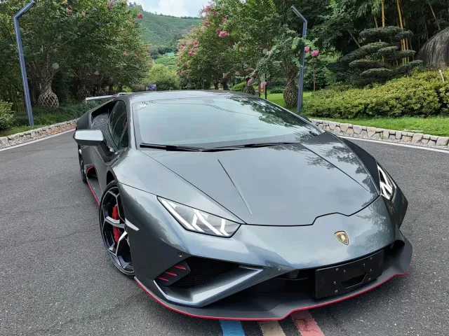 Фотография автомобиля — Lamborghini Huracan