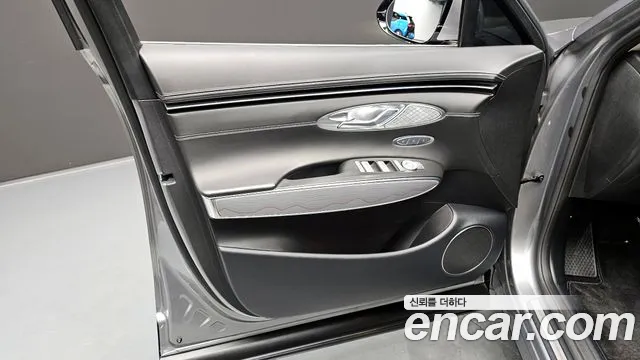 Genesis GV70 2.5T Бензин AWD — Фото автомобиля 24