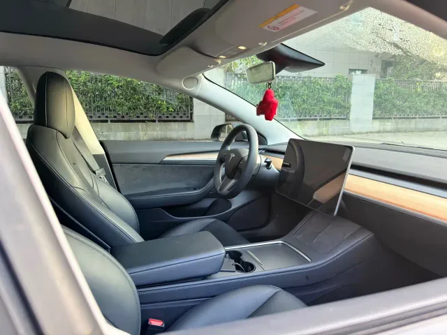 Tesla Model 3 — Фото автомобиля 9
