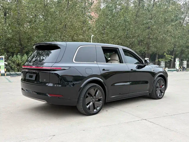 Li Auto L9 — Фото автомобиля 10