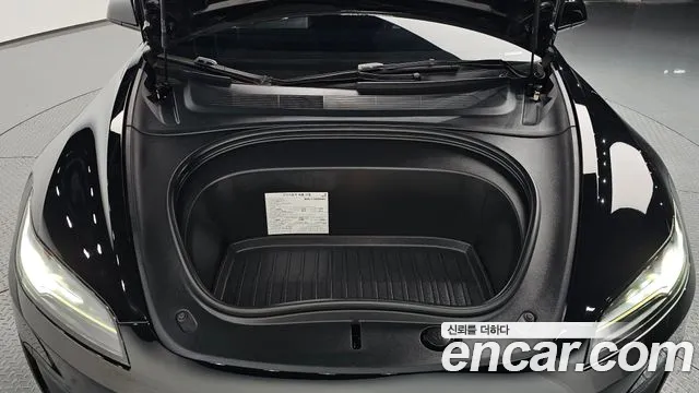 Tesla Model 3 — Фото автомобиля 9