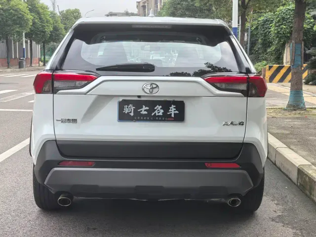 Toyota RAV4 — Фото автомобиля 6