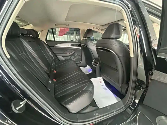 Hongqi H5 — Фото автомобиля 6