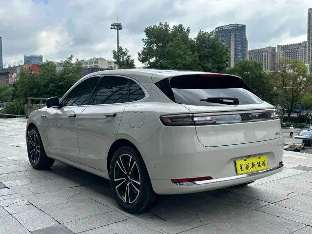 Aito M5 — Фото автомобиля 6
