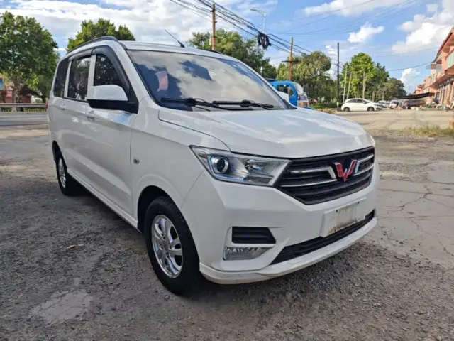 Wuling Hongguang — Фото автомобиля 3