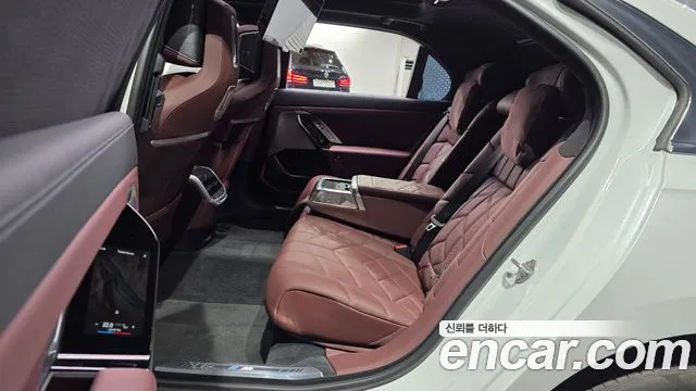 BMW 7-Series 7 серия (G70) 740i sDrive M Sport — Фото автомобиля 11
