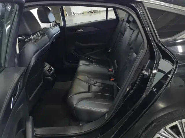 Hongqi H5 — Фото автомобиля 15
