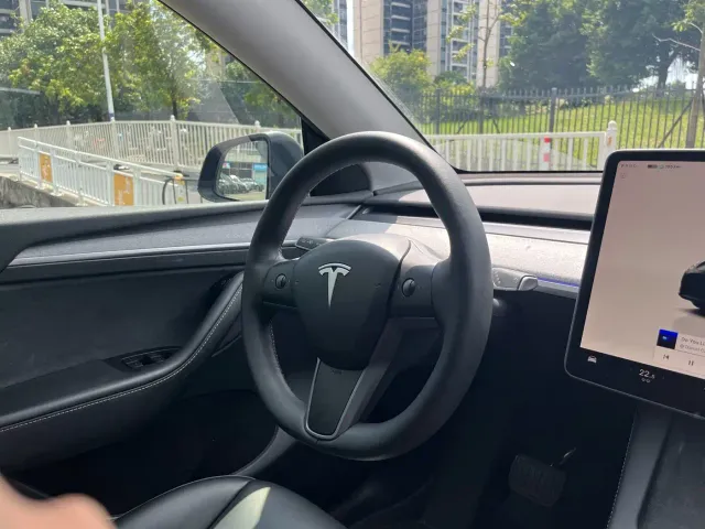 Tesla Model Y — Фото автомобиля 7