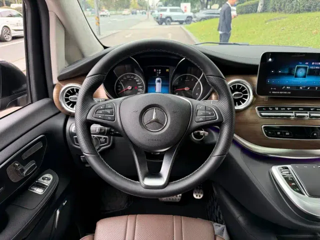 Mercedes-Benz V-Class — Фото автомобиля 14