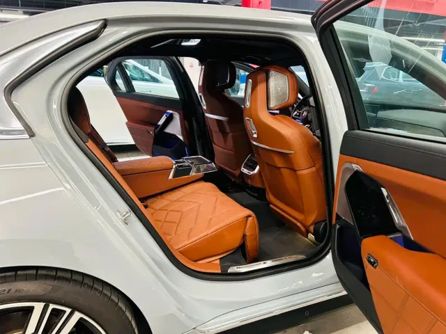 BMW 7 Series — Фото автомобиля 23