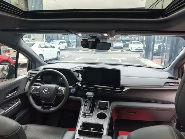 Toyota Sienna — Фото автомобиля 14