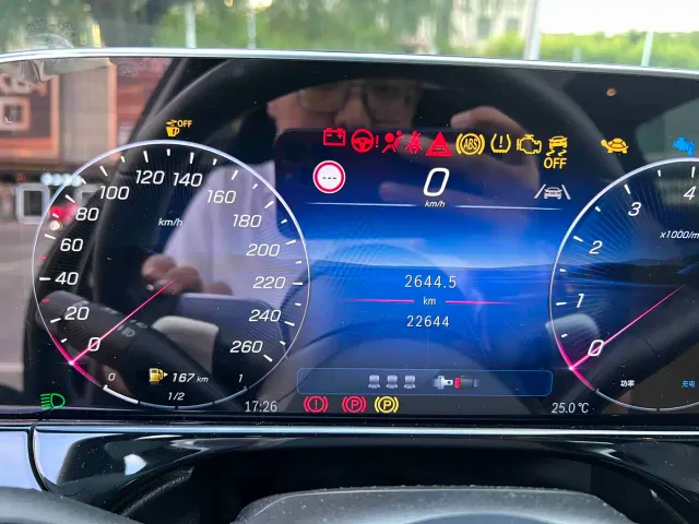 Mercedes-Benz E-Class — Фото автомобиля 4