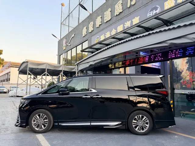 Toyota Alphard — Фото автомобиля 8