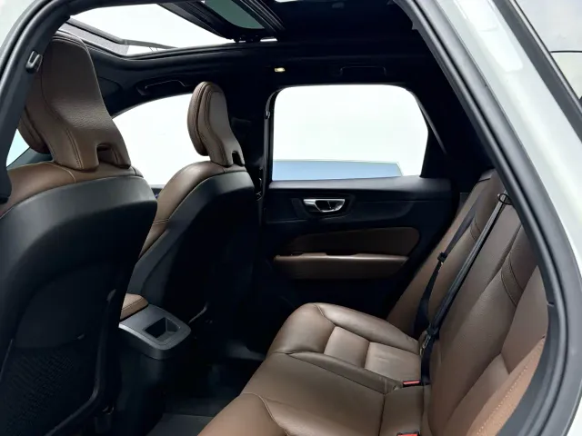 Volvo XC60 — Фото автомобиля 6