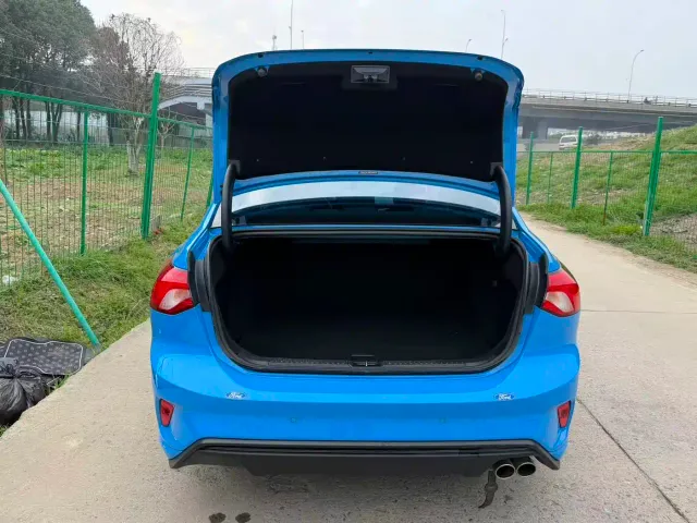 Ford Focus — Фото автомобиля 14