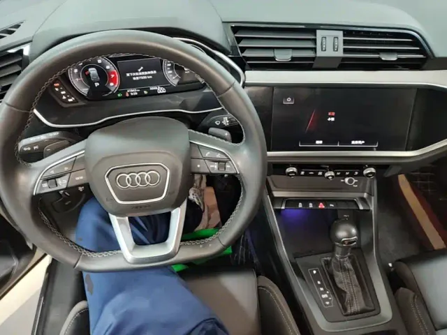Audi Q3 — Фото автомобиля 9