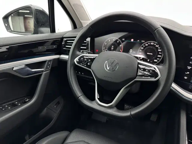 Volkswagen Touareg — Фото автомобиля 9