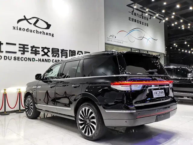 Lincoln Navigator — Фото автомобиля 12