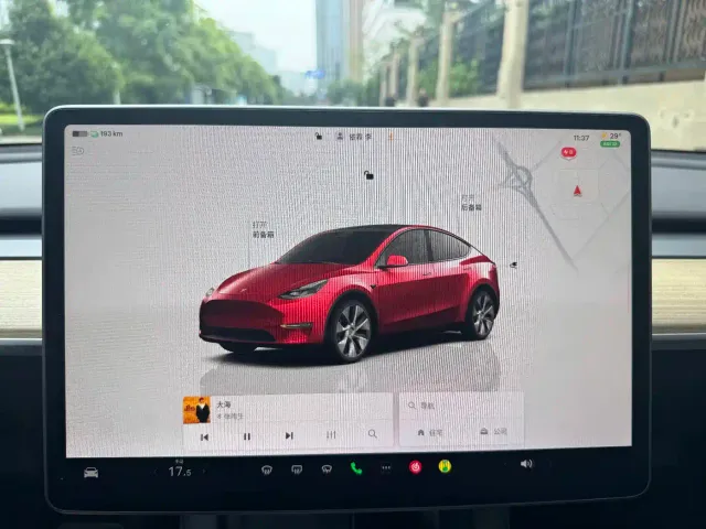 Tesla Model Y — Фото автомобиля 14