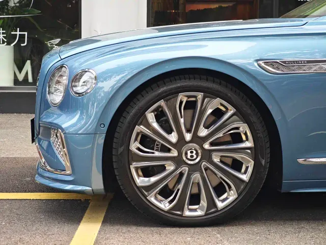 Bentley Flying Spur — Фото автомобиля 3