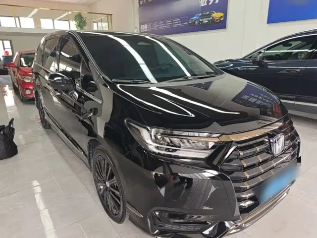 Honda Elysion — Фото автомобиля 3