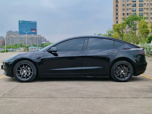 Tesla Model 3 — Фото автомобиля 7