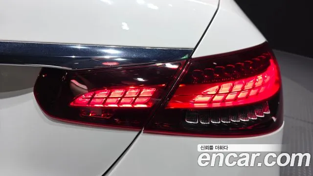Mercedes-Benz E-Class — Фото автомобиля 19
