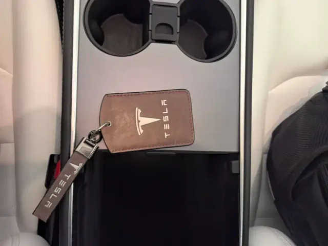 Tesla Model Y — Фото автомобиля 8
