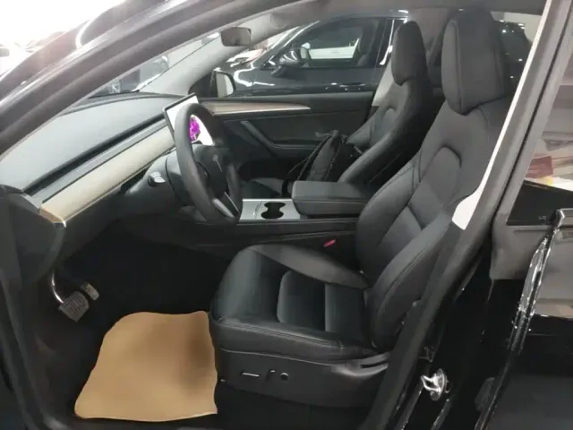 Tesla Model Y — Фото автомобиля 14