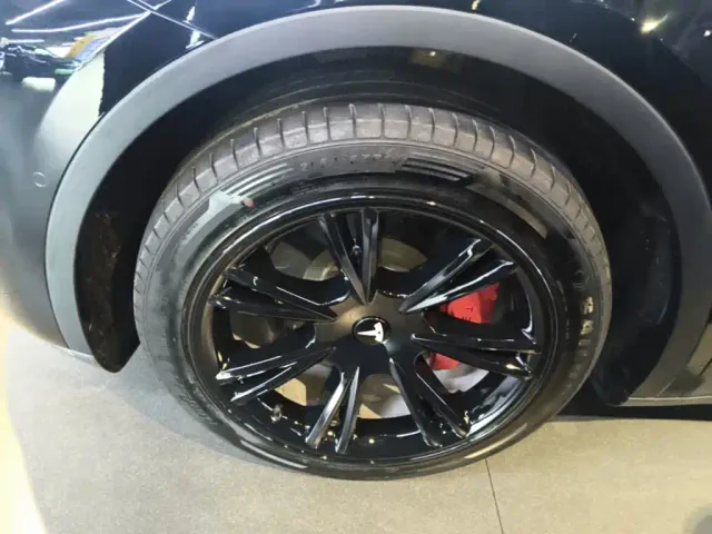 Tesla Model Y — Фото автомобиля 22
