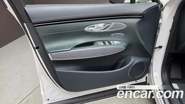 Genesis GV70 — Фото автомобиля 13