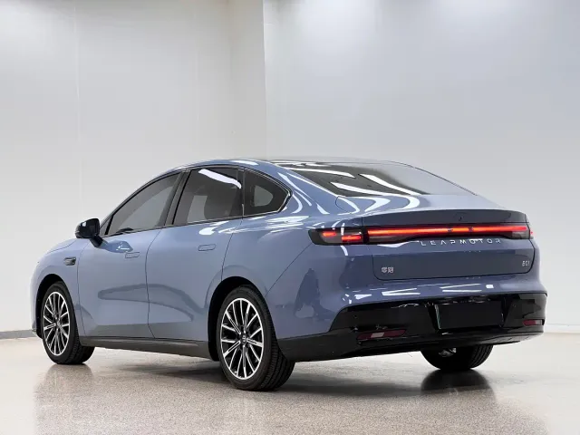 Leapmotor B01 — Фото автомобиля 5