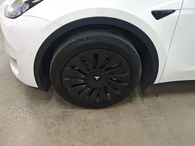 Tesla Model Y — Фото автомобиля 22