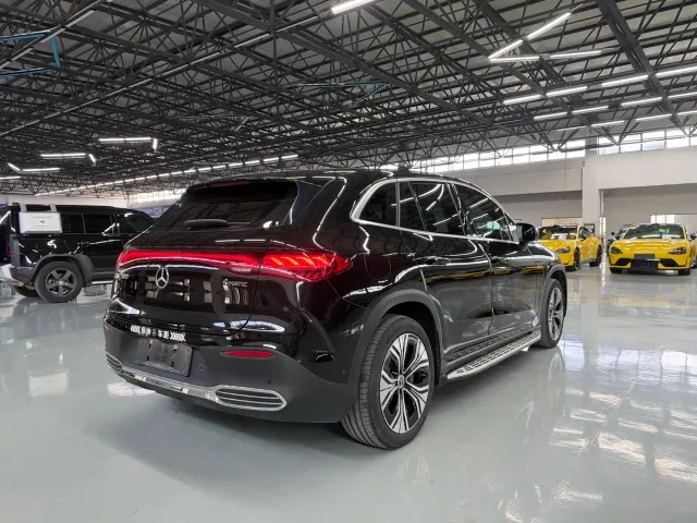 Mercedes-Benz EQE SUV — Фото автомобиля 11