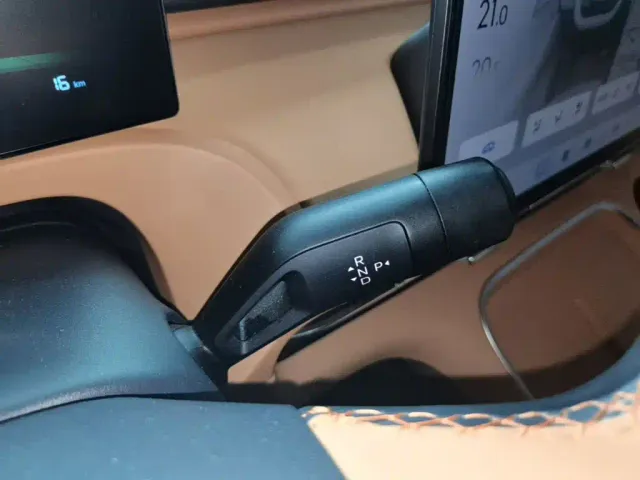 Geely Galaxy Starship 7 EM-i — Фото автомобиля 13